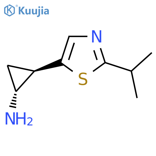 rac-(1R,2R)-2-[2-(propan-2-yl)-1,3-thiazol-5-yl]cyclopropan-1-amine structure